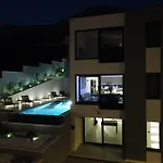 Spectacular X With Heated Pool Overlooking Split And Sea *
