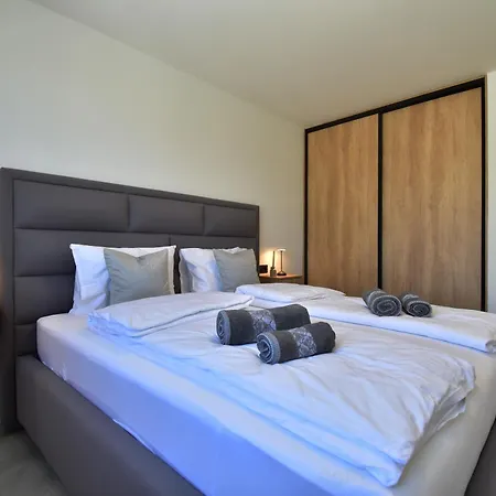 Spectacular X With Heated Pool Overlooking Split And Sea *