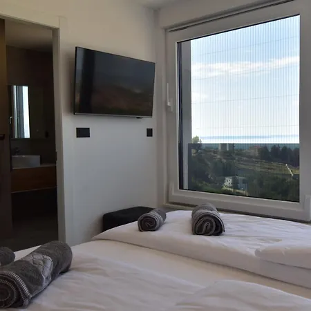 Spectacular X With Heated Pool Overlooking Split And Sea