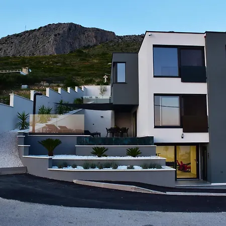 Spectacular X With Heated Pool Overlooking Split And Sea