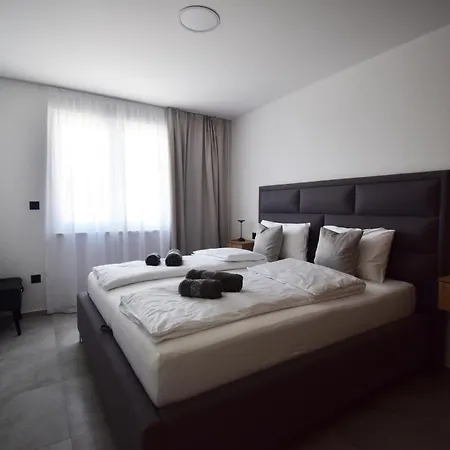 Spectacular X With Heated Pool Overlooking Split And Sea *
