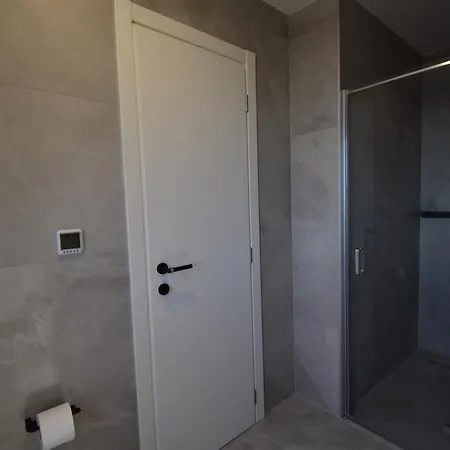 Spectacular X With Heated Pool Overlooking Split And Sea Podstrana