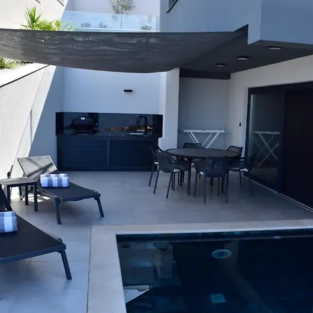 Spectacular X With Heated Pool Overlooking Split And Sea Podstrana